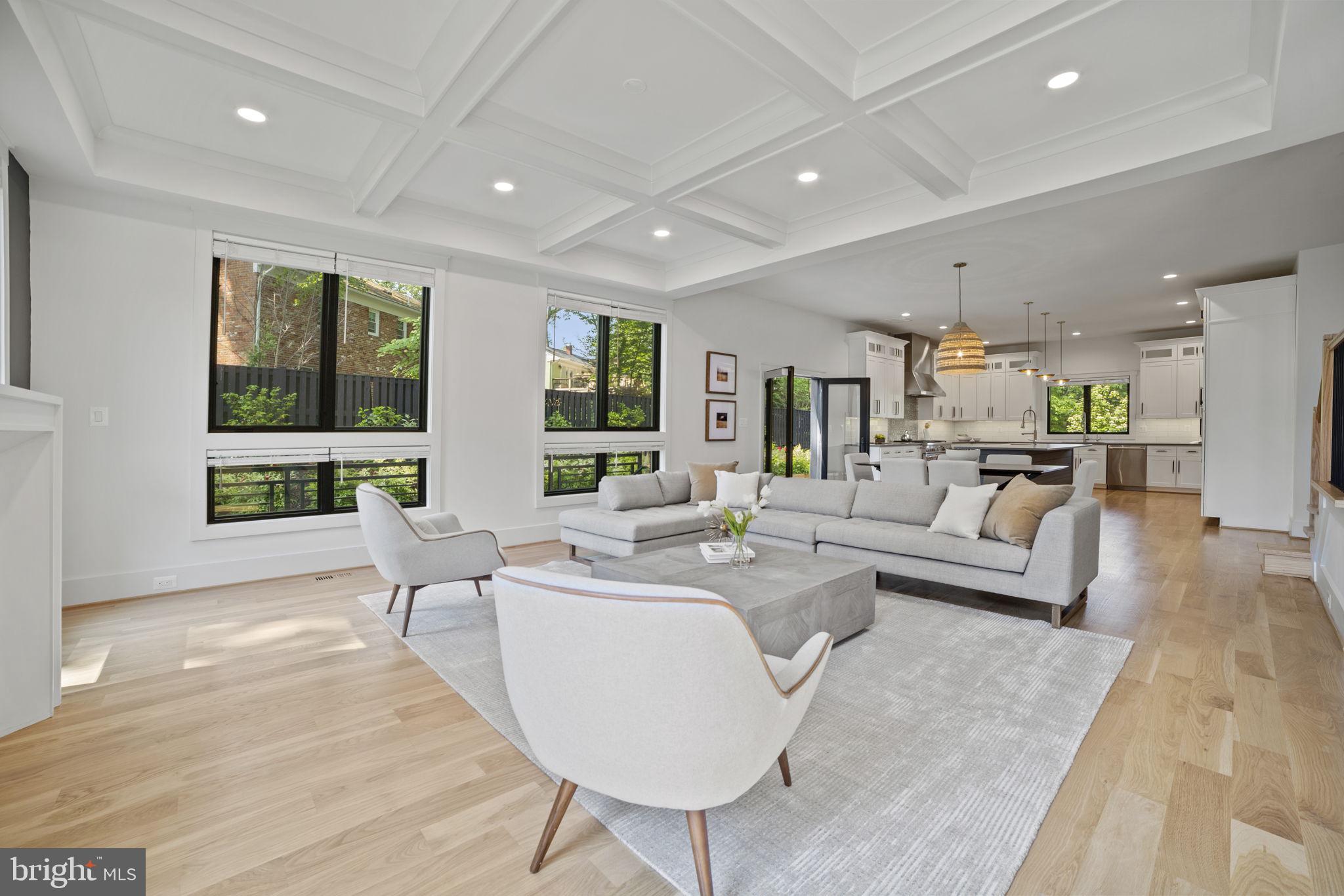 GOLF CLUB MANOR - Residential Lease