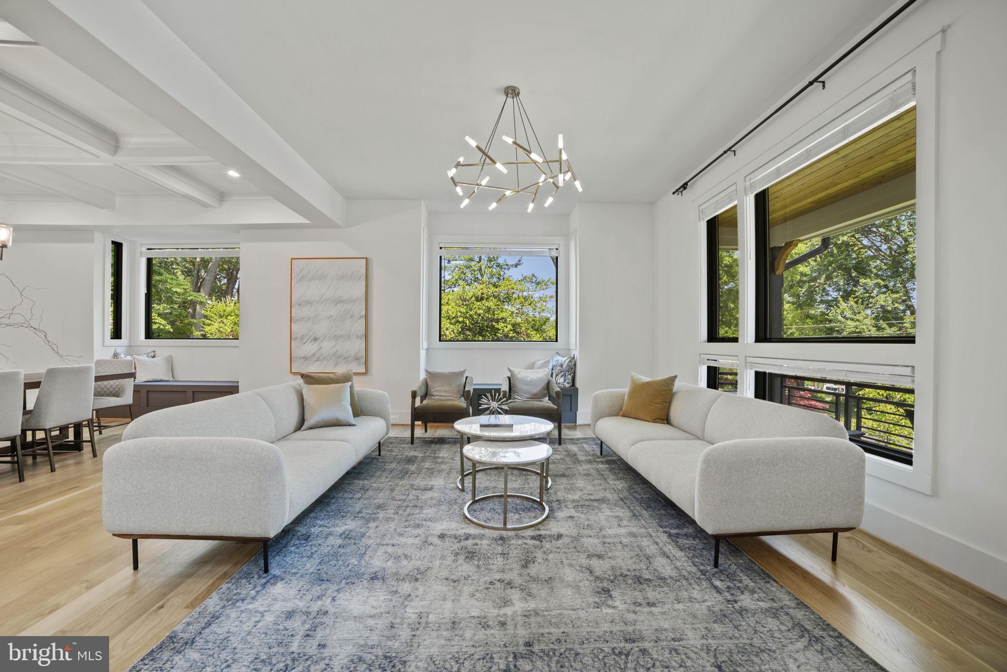 GOLF CLUB MANOR - Residential Lease