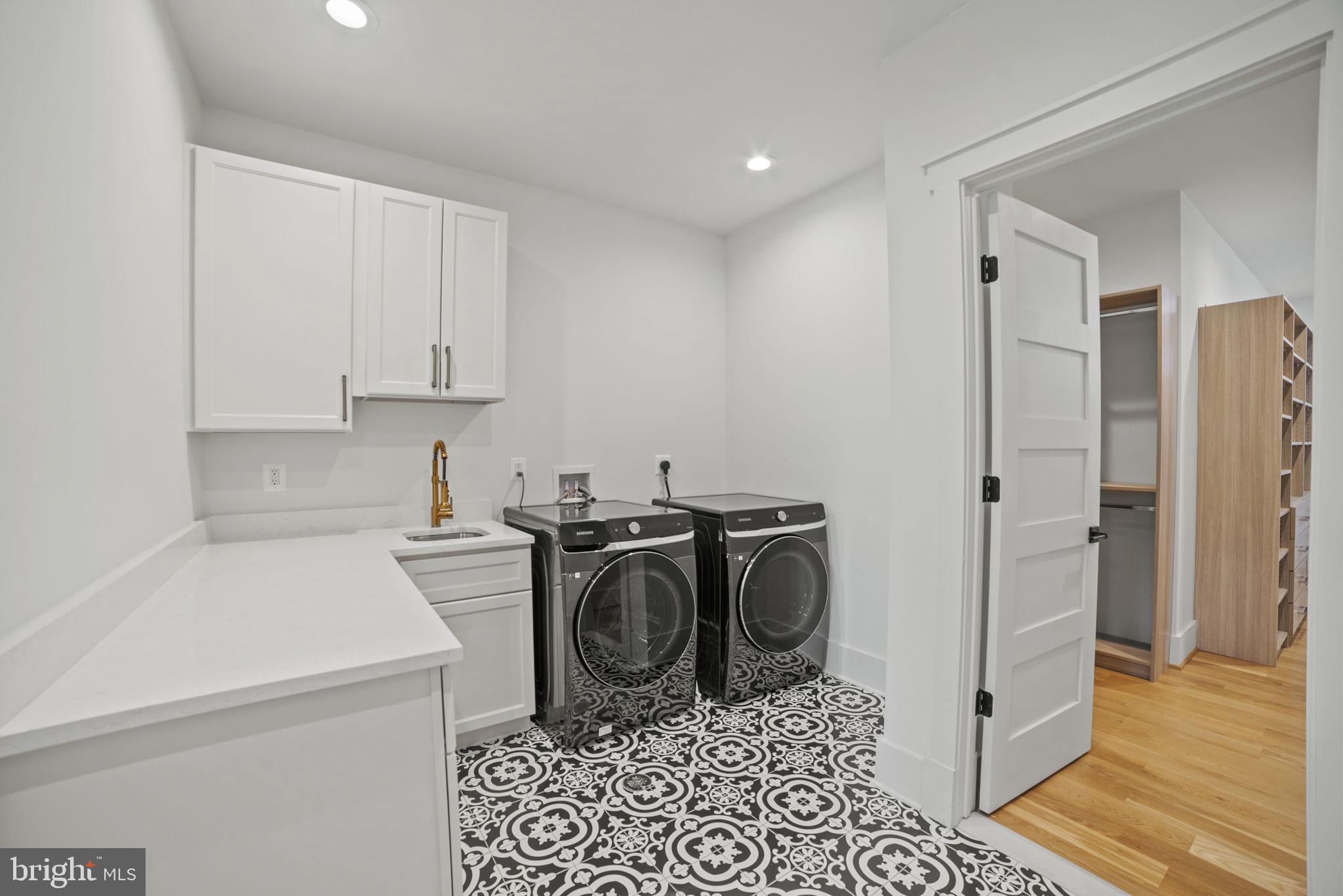 GOLF CLUB MANOR - Residential Lease