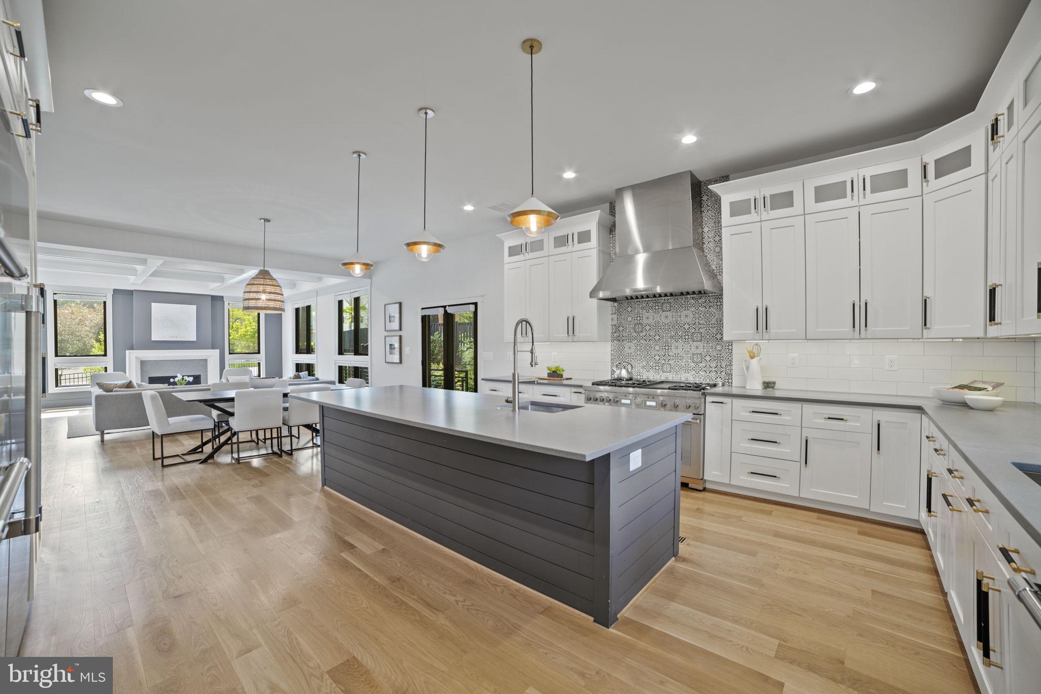 GOLF CLUB MANOR - Residential Lease