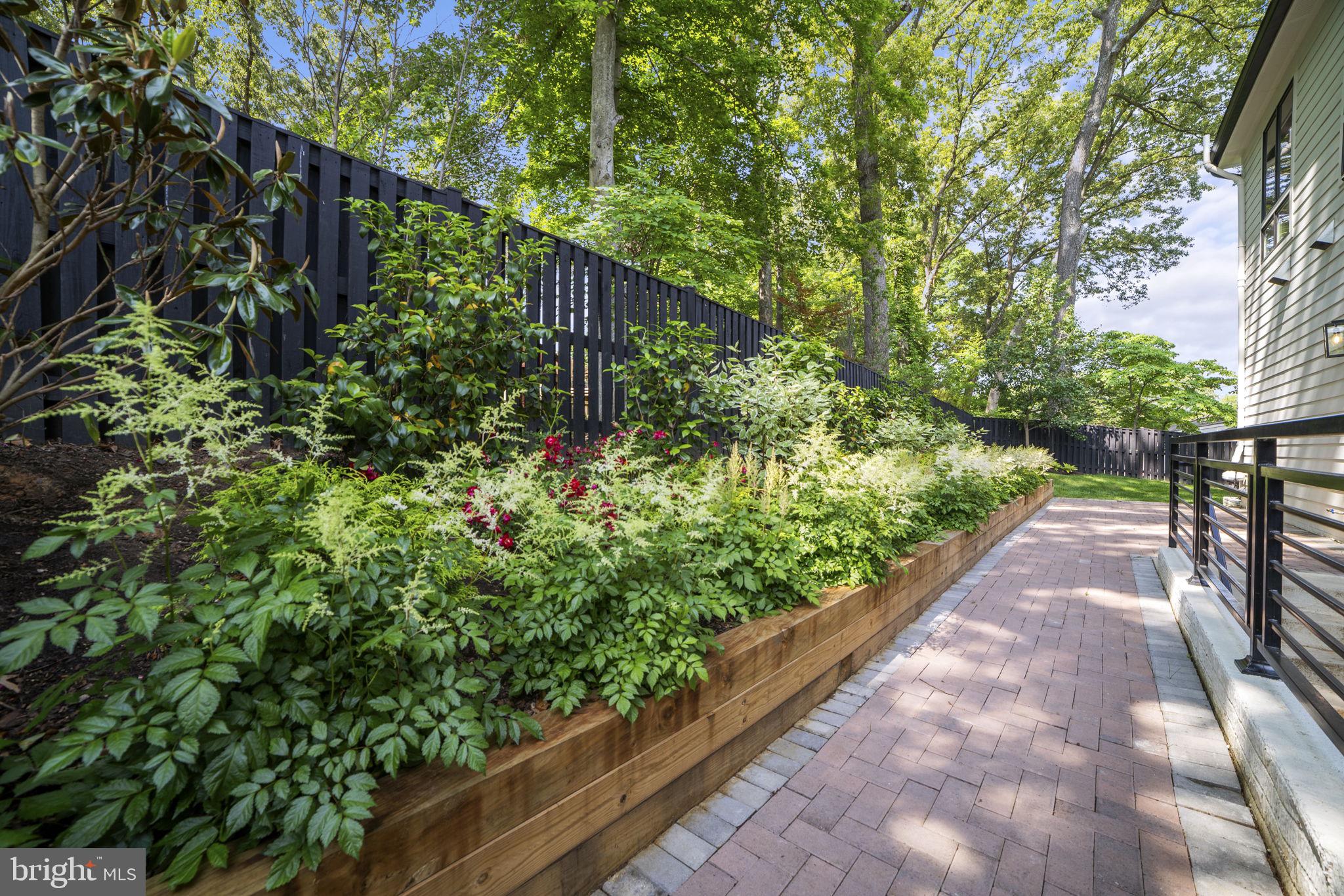 GOLF CLUB MANOR - Residential Lease