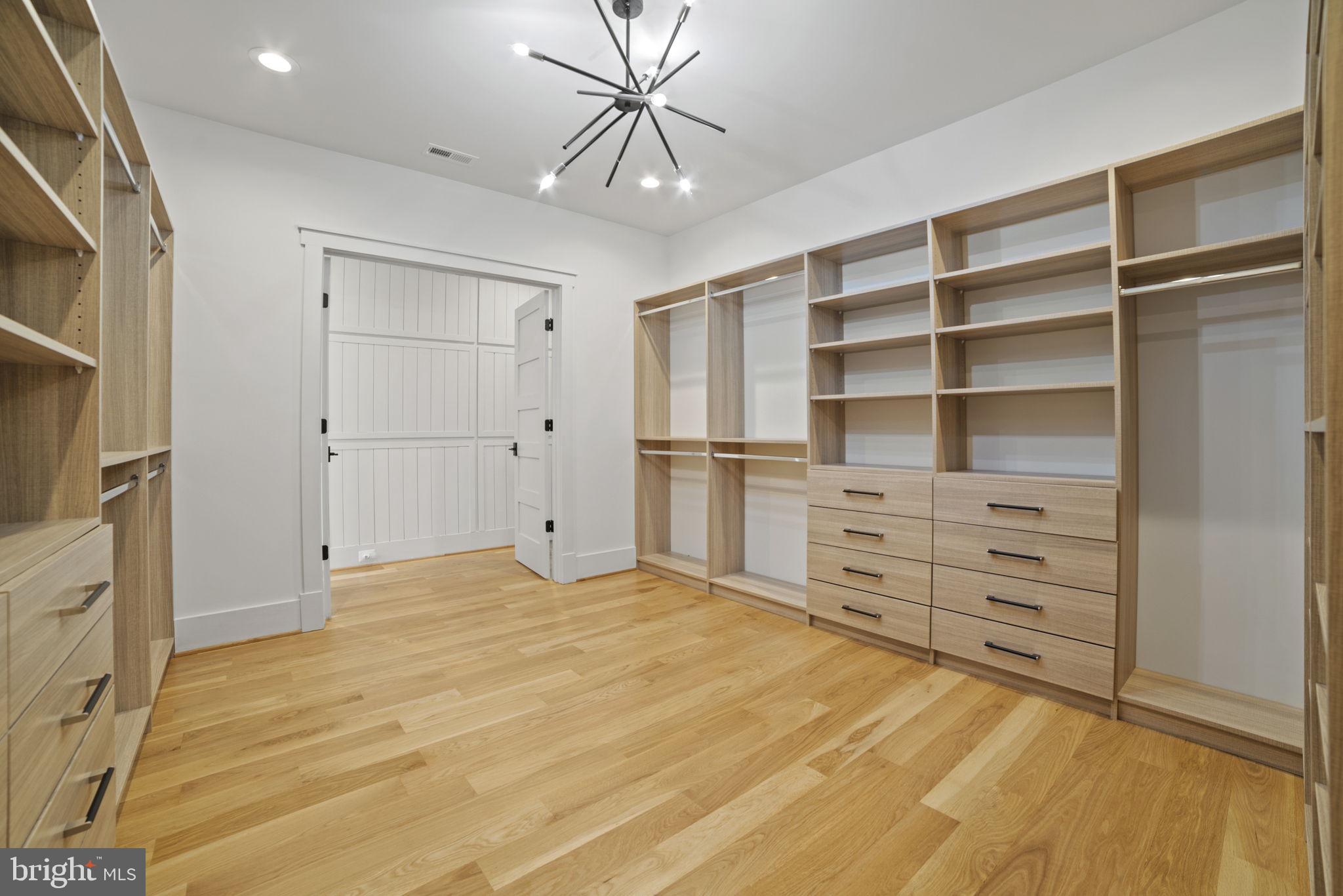 GOLF CLUB MANOR - Residential Lease