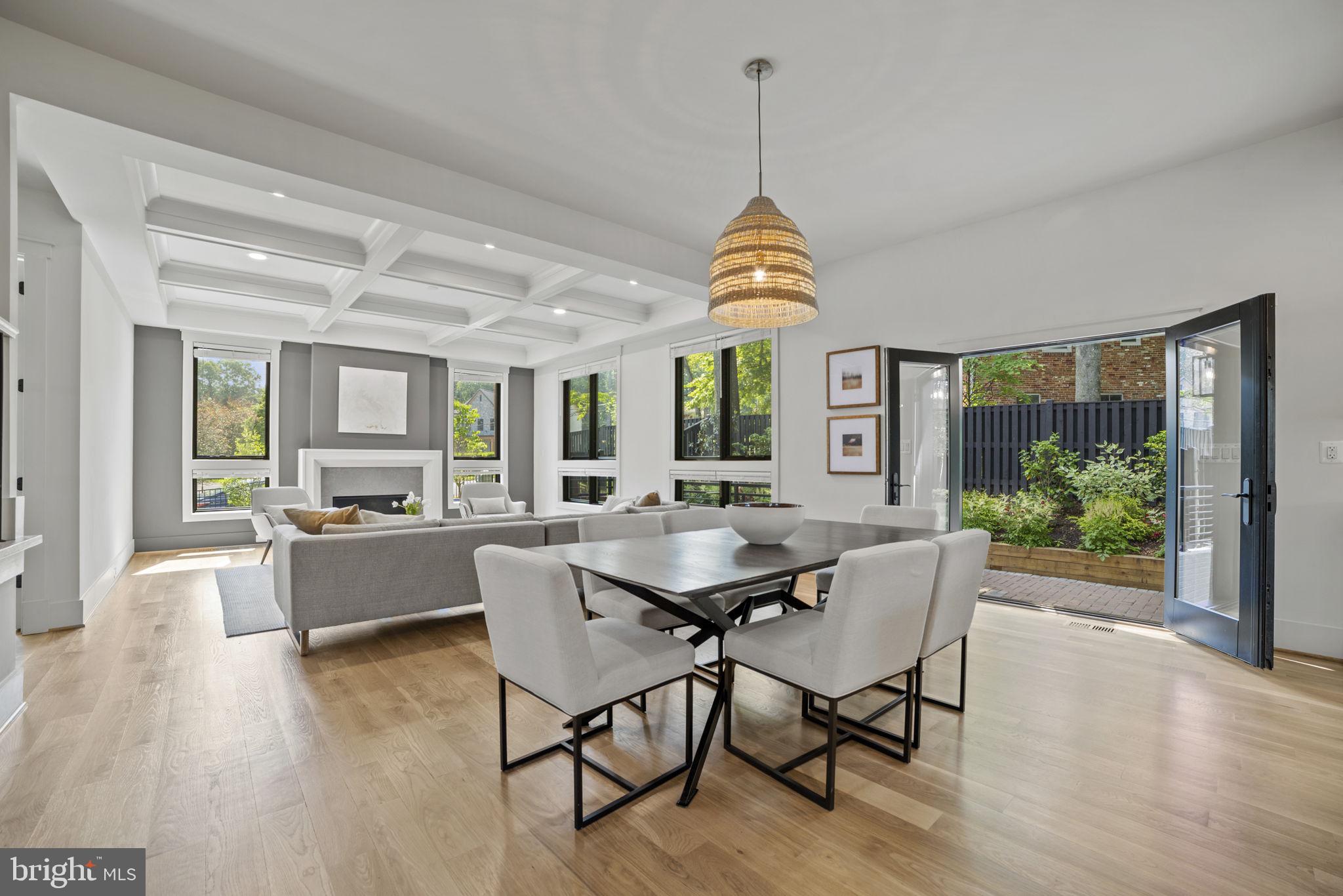 GOLF CLUB MANOR - Residential Lease