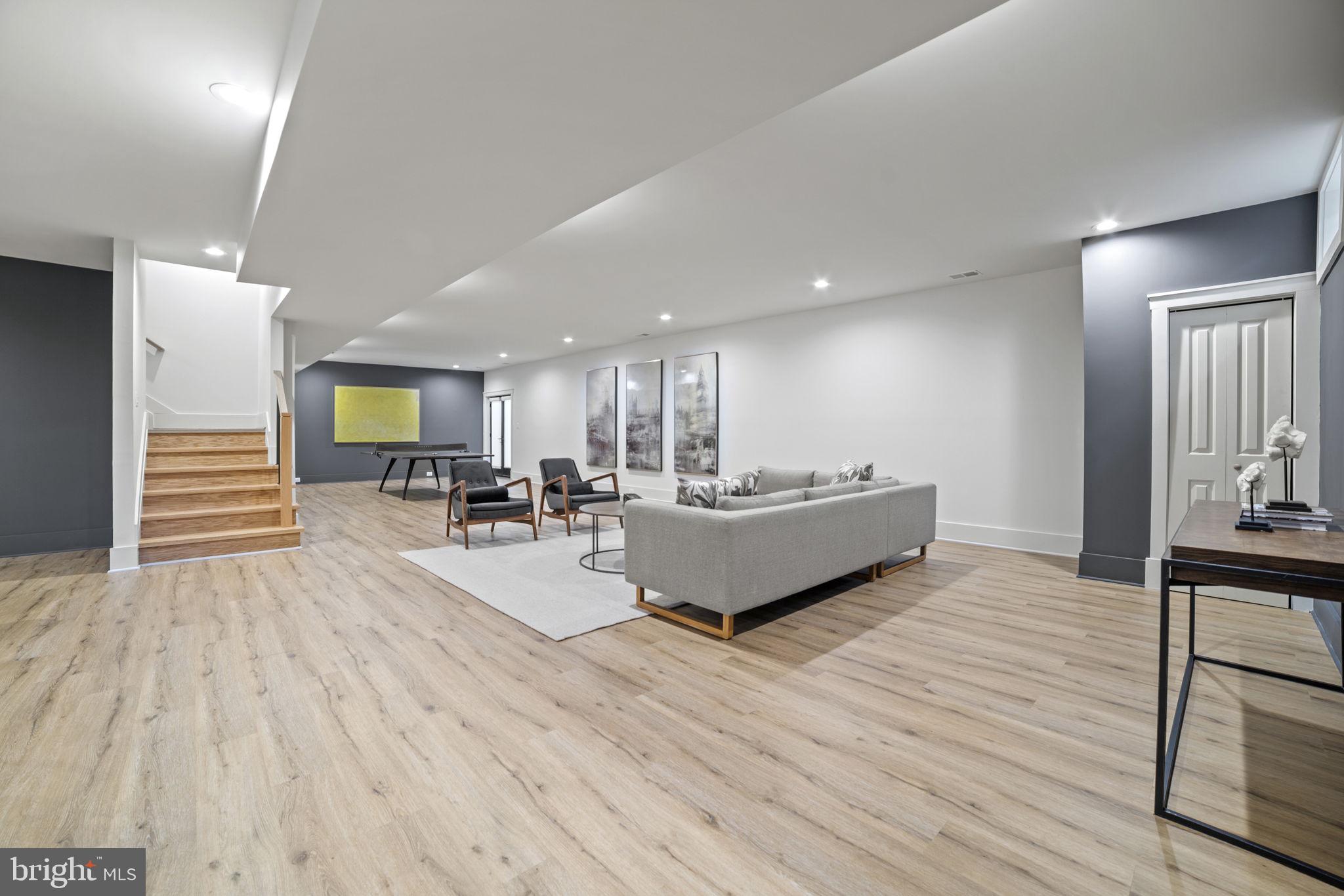 GOLF CLUB MANOR - Residential Lease