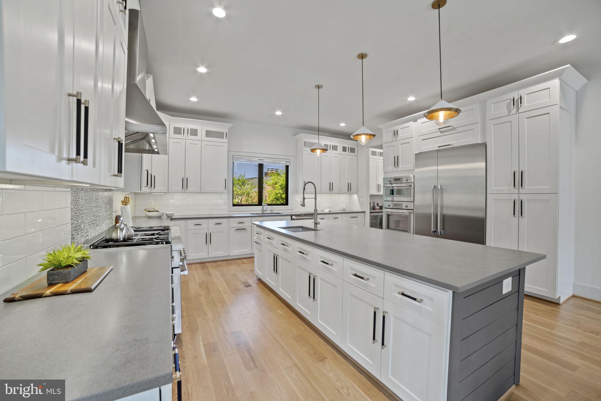 GOLF CLUB MANOR - Residential Lease