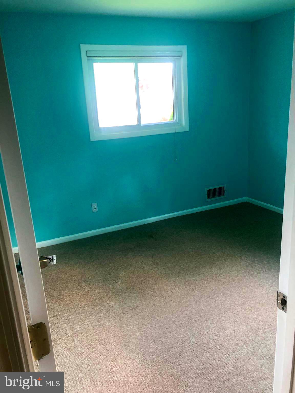 ENGLISH MANOR - Residential Lease