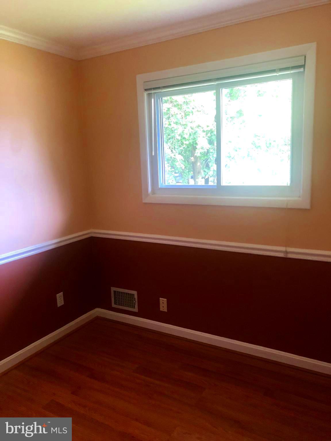 ENGLISH MANOR - Residential Lease