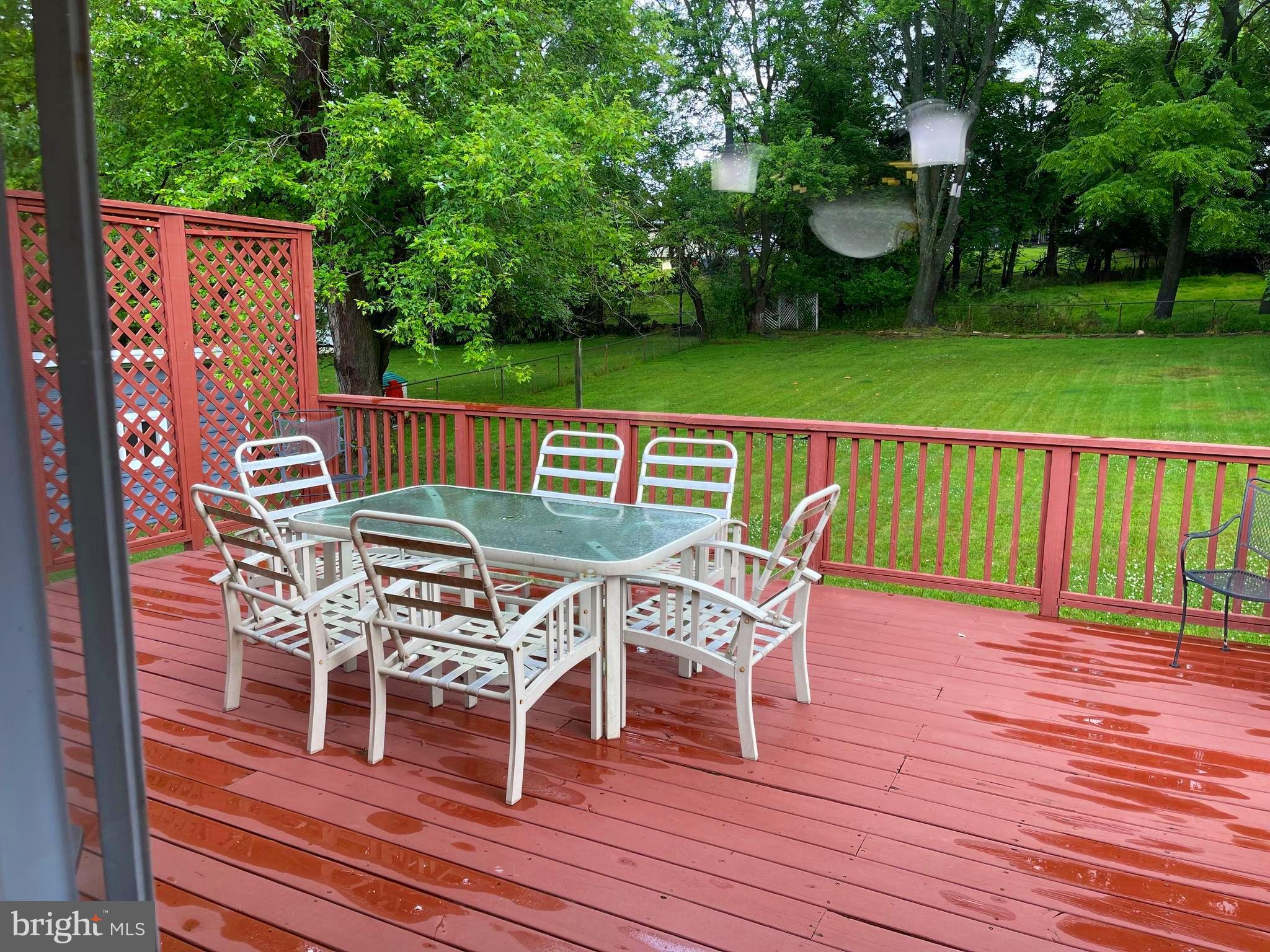 ENGLISH MANOR - Residential Lease