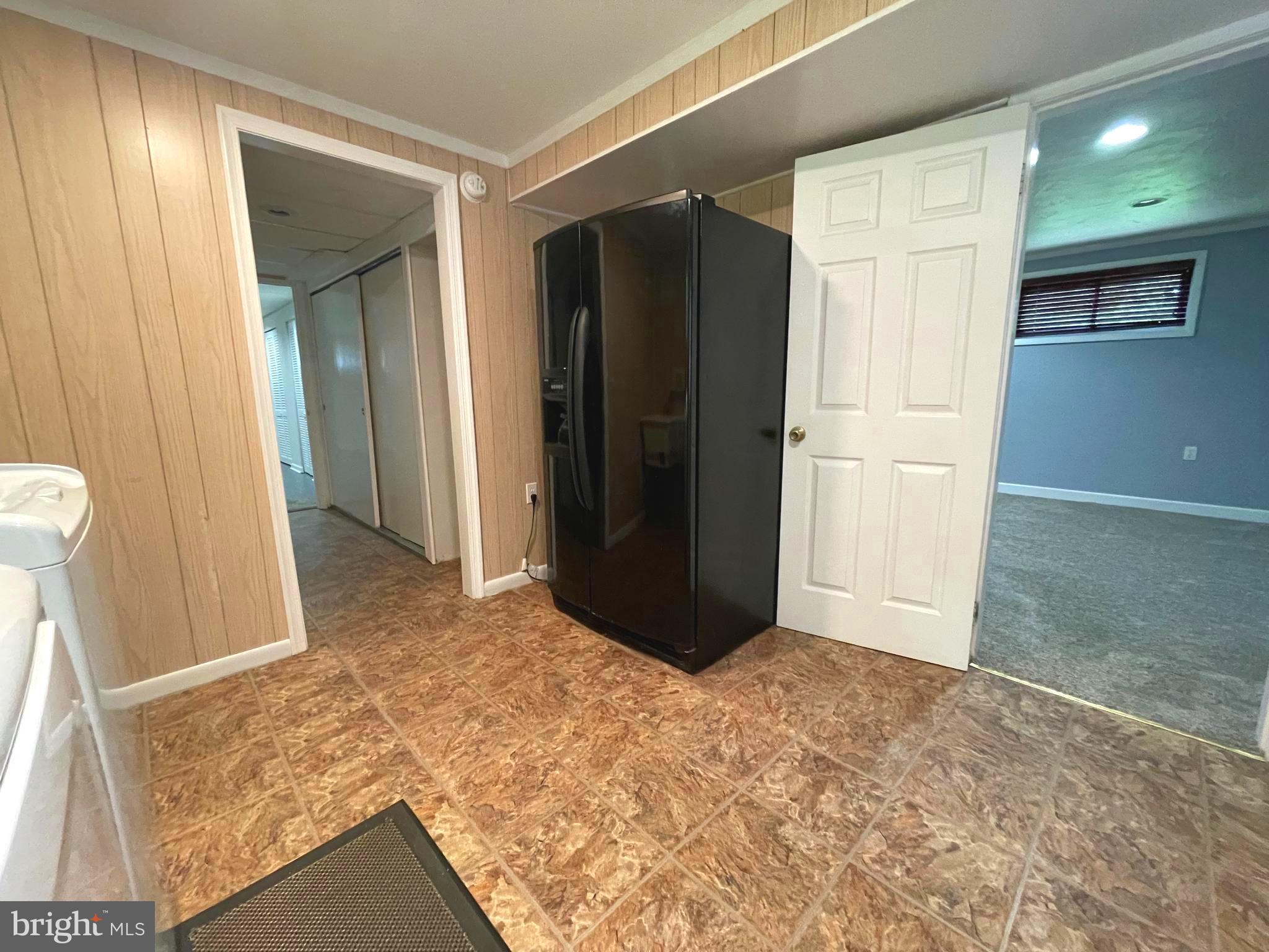 ENGLISH MANOR - Residential Lease