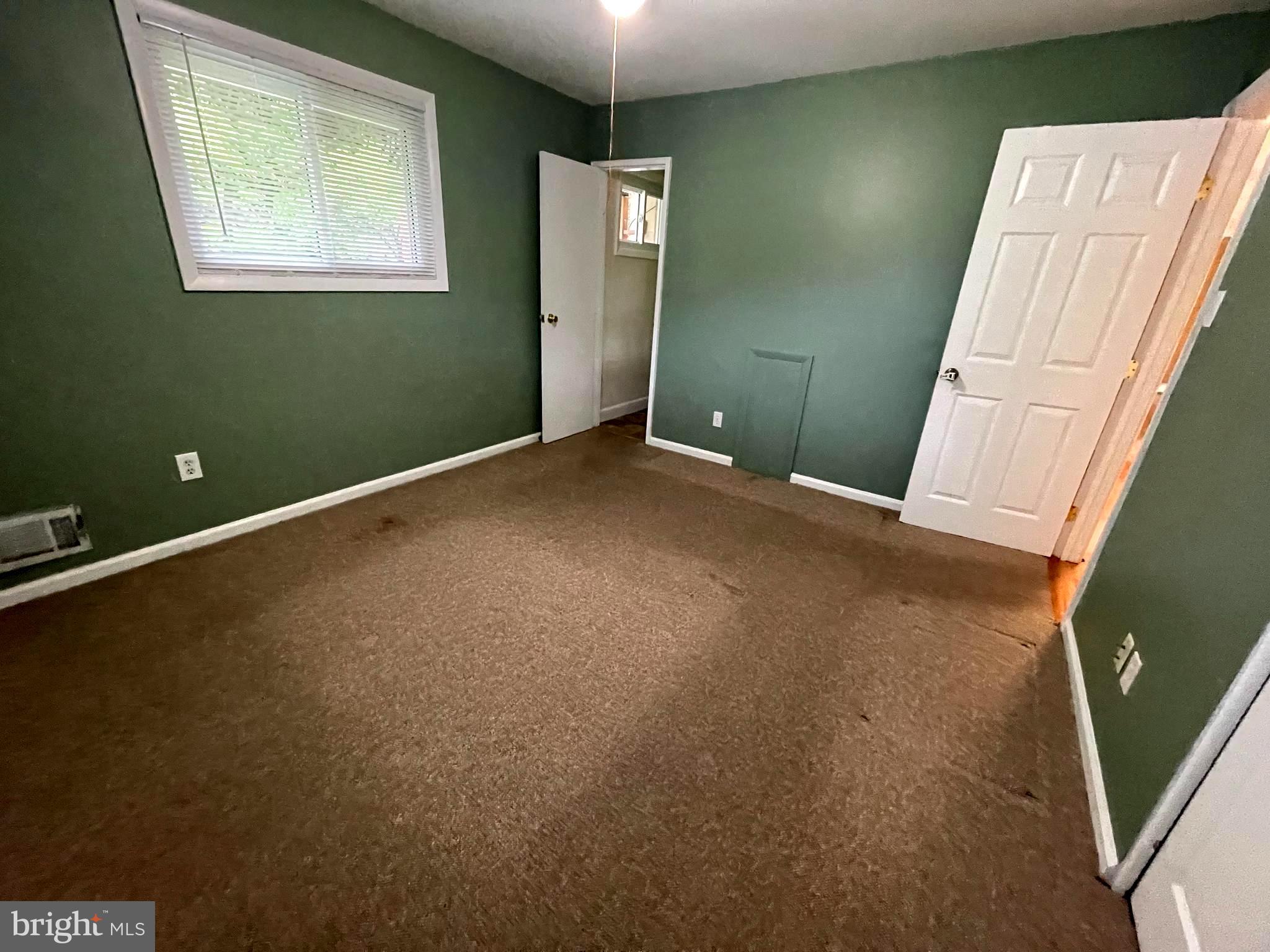 ENGLISH MANOR - Residential Lease