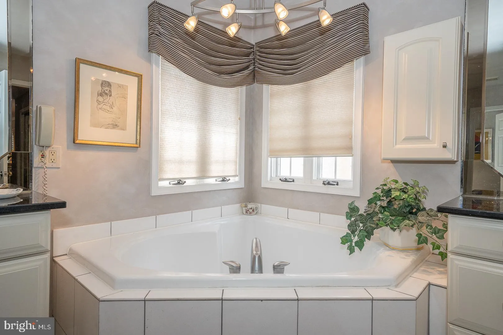 Berwyn, Pennsylvania 19312, United States, 3 Bedrooms Bedrooms, ,3 BathroomsBathrooms,Residential,Contingent,114788