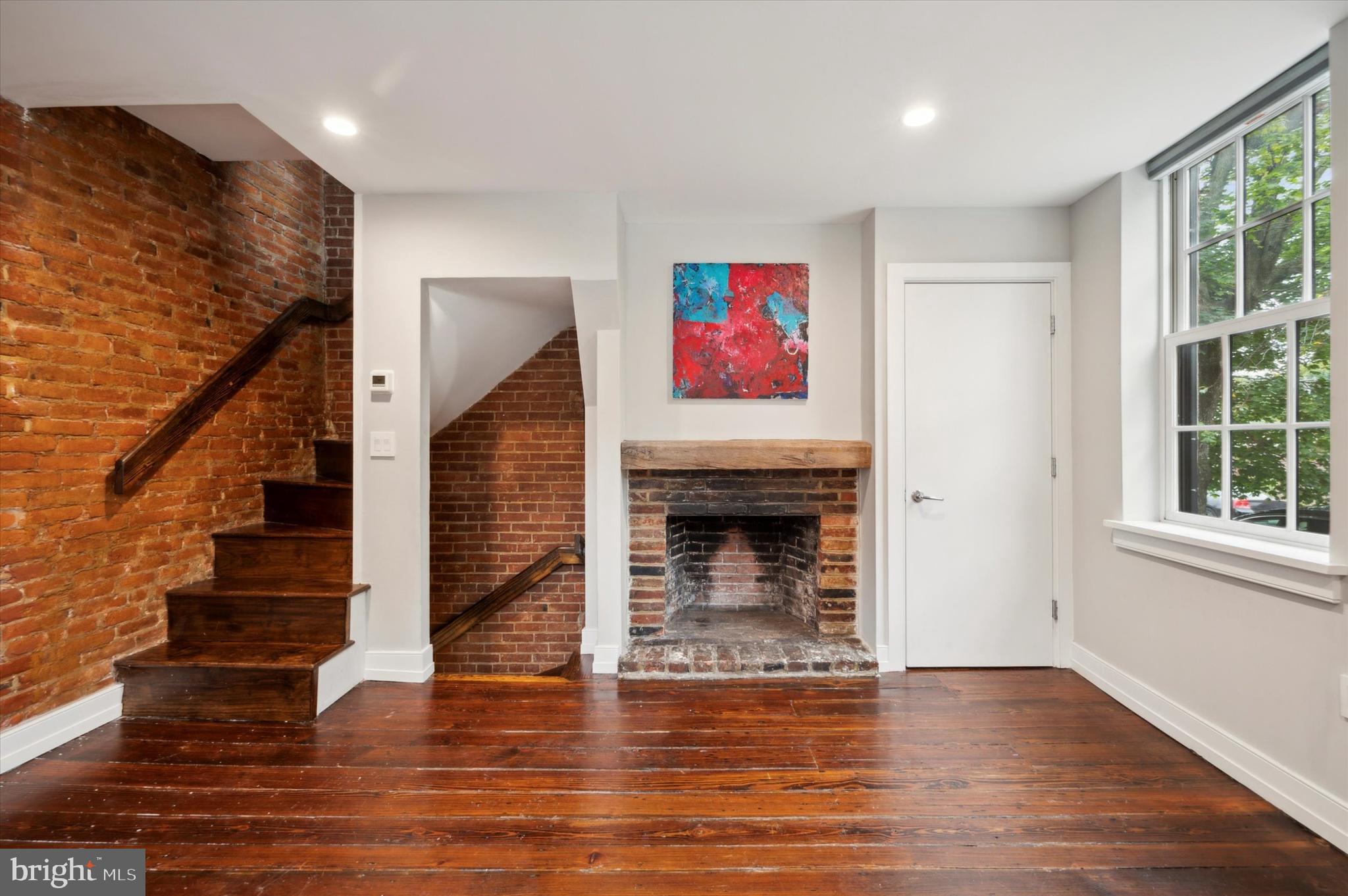 QUEEN VILLAGE - Residential