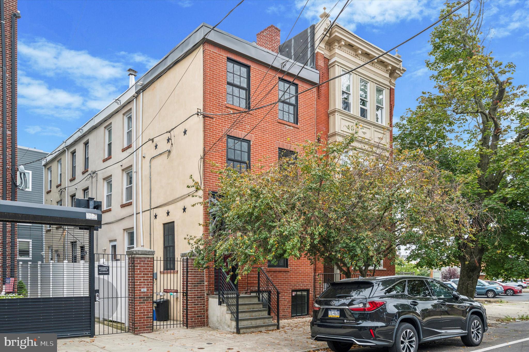 QUEEN VILLAGE - Residential