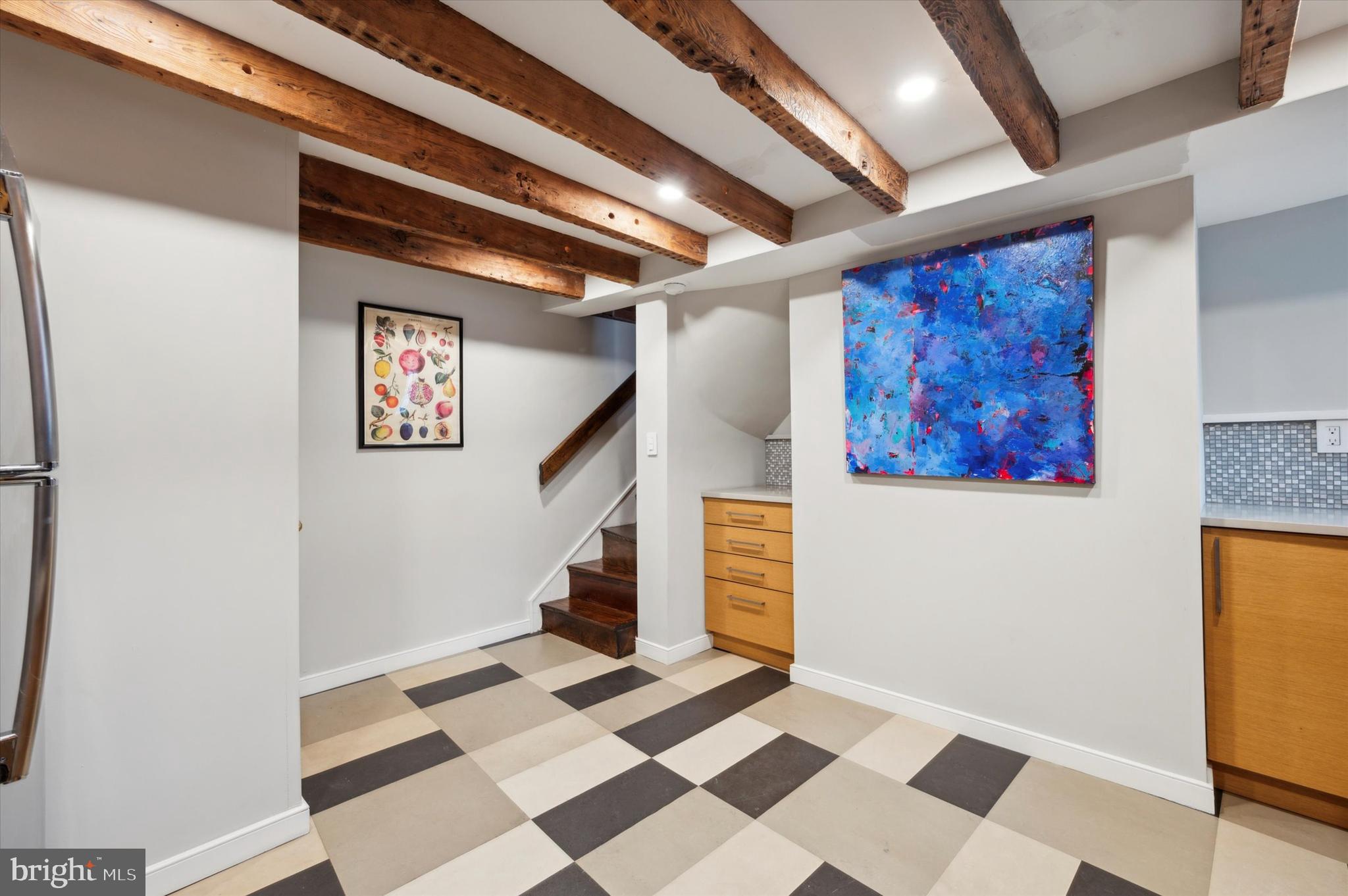 QUEEN VILLAGE - Residential