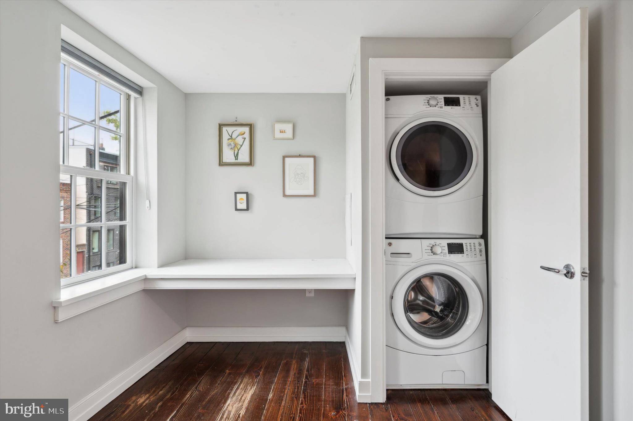 QUEEN VILLAGE - Residential