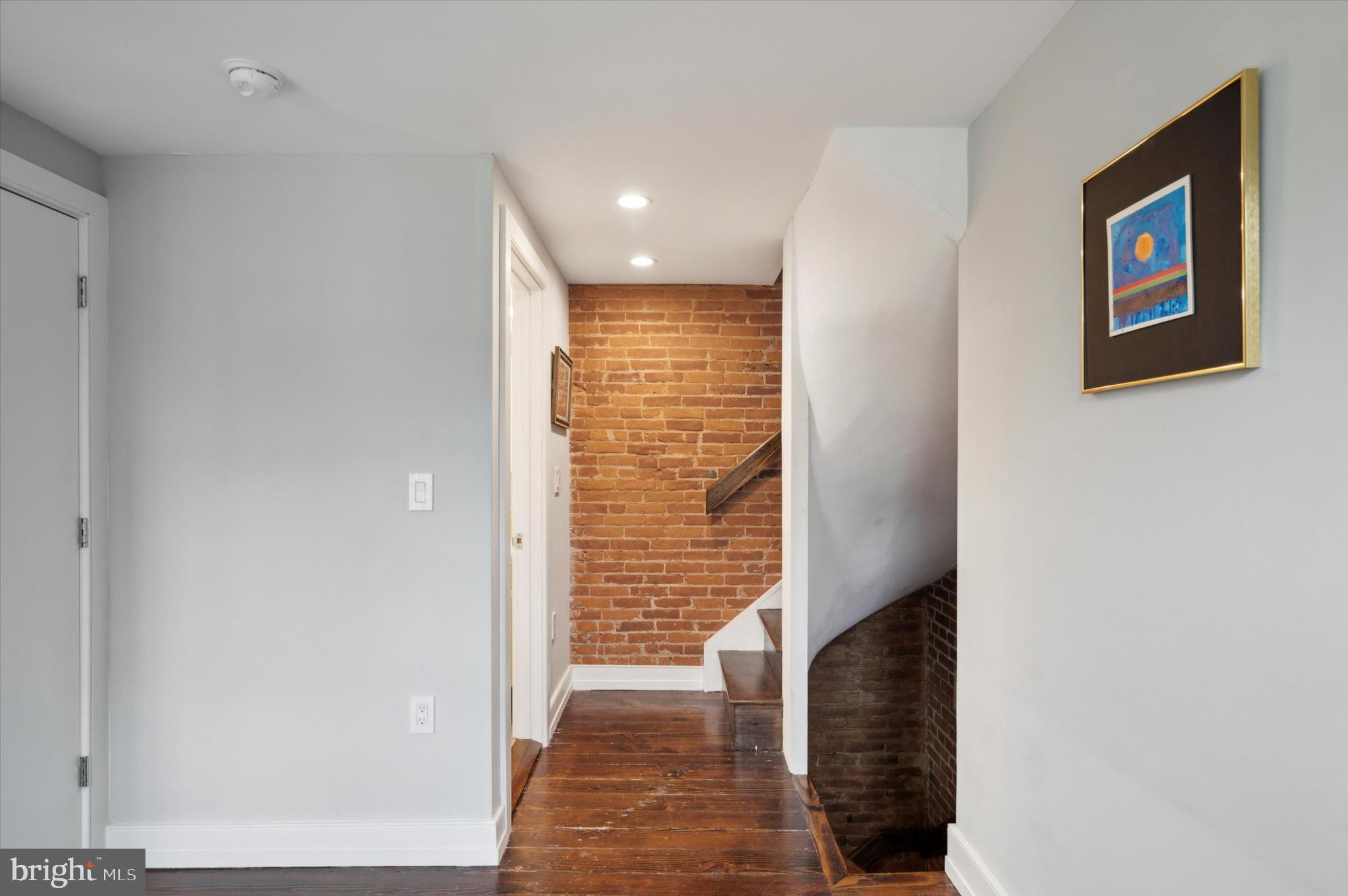 QUEEN VILLAGE - Residential