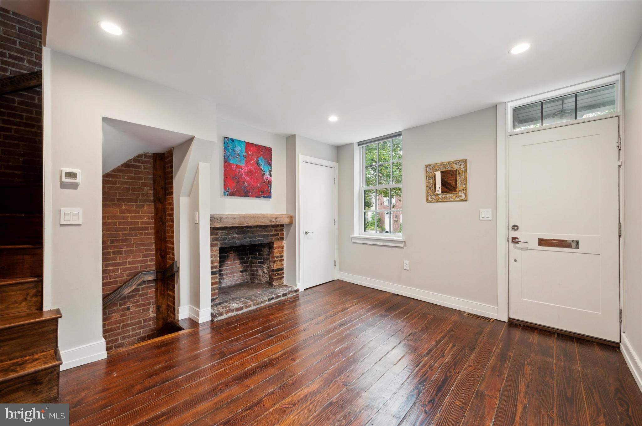 QUEEN VILLAGE - Residential