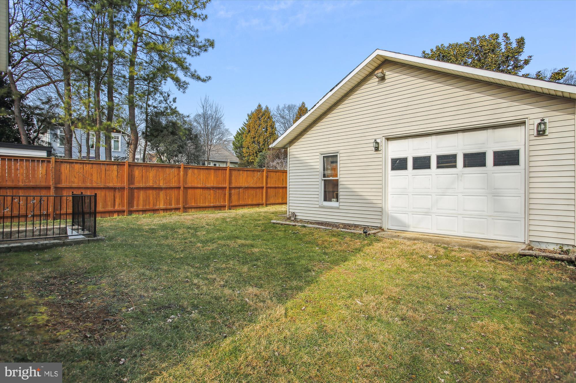 CLARENDON - Residential Lease