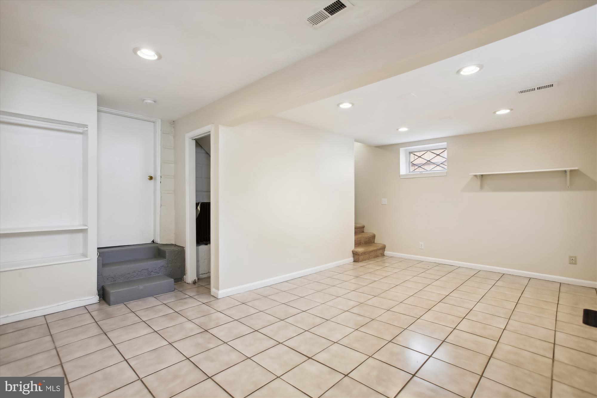 CLARENDON - Residential Lease