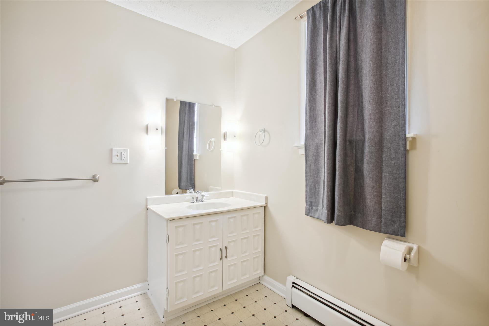 CLARENDON - Residential Lease