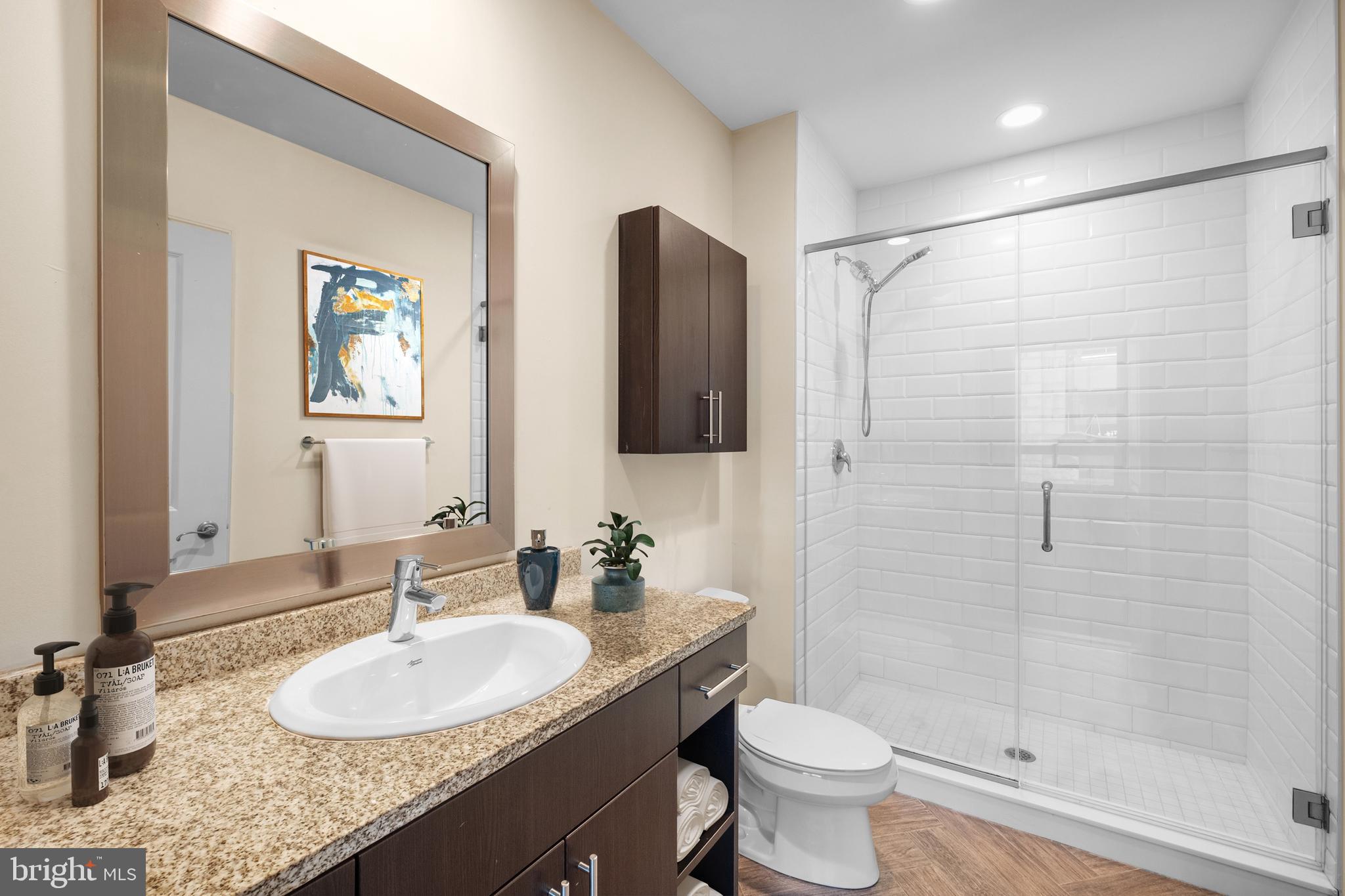 235 N COLUMBUS BOULEVARD 607
