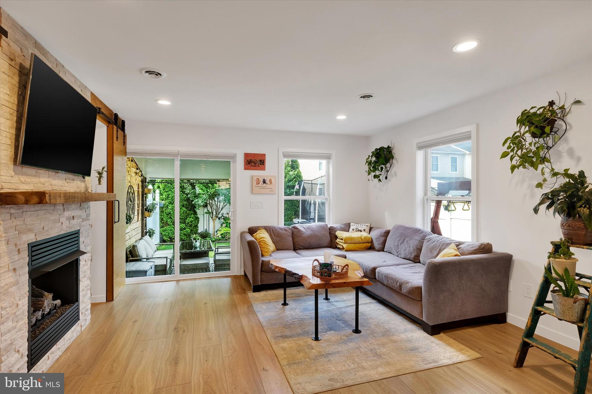 PORT RICHMOND - Residential