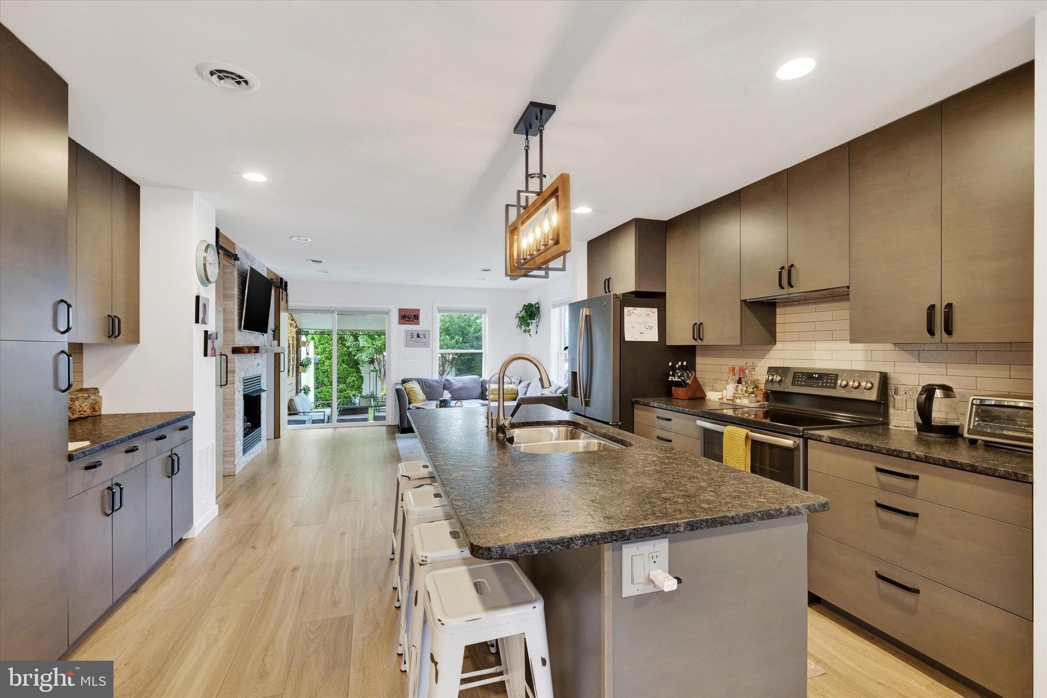 PORT RICHMOND - Residential