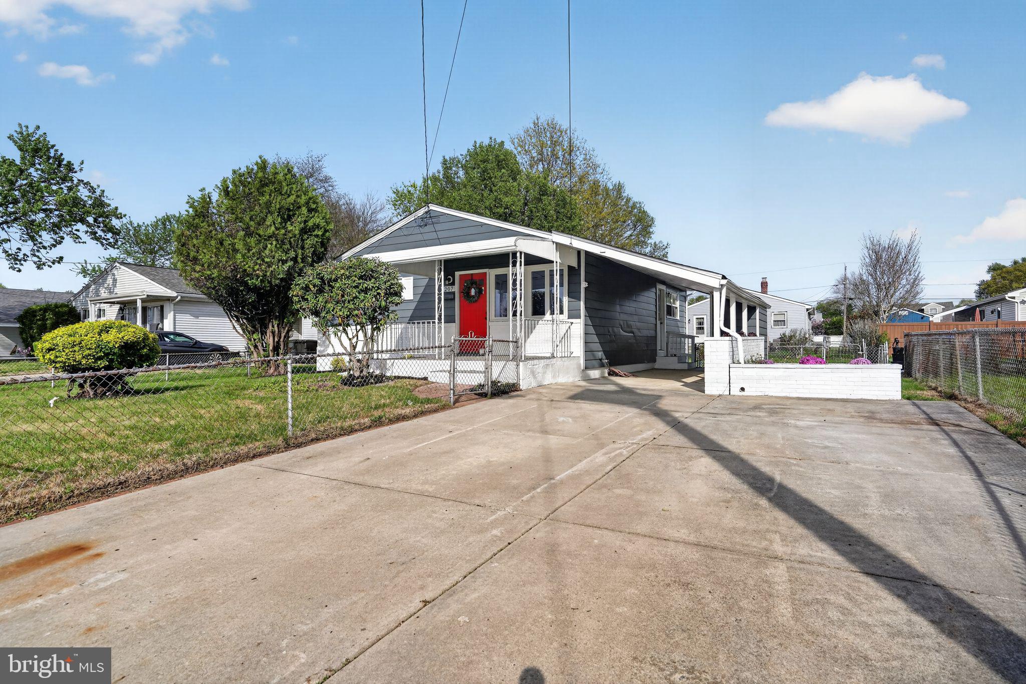 207 CANARY LANE