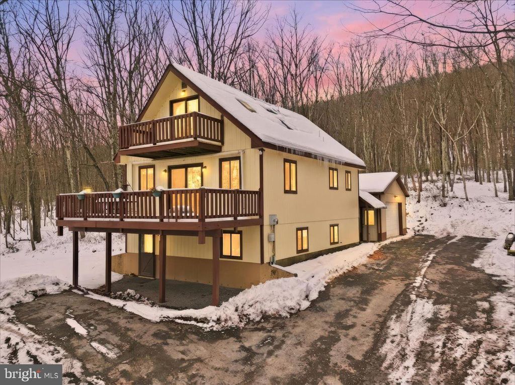 Photo of 704 Rainbow Terrace, EFFORT, PA 18330 (MLS # PAMR2005942)