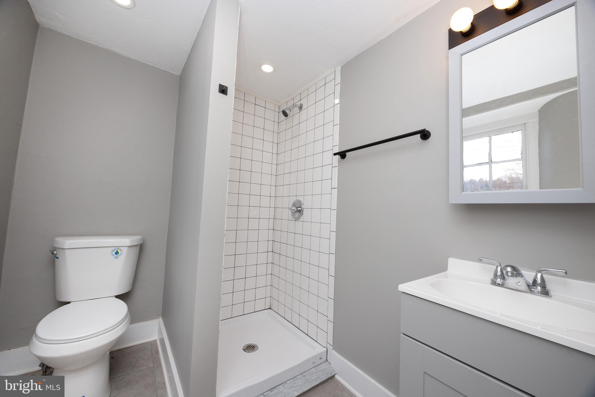 AQUETONG - Residential Lease