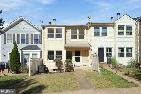 Photo of 12169 Salemtown Drive, WOODBRIDGE, VA 22192 (MLS # VAPW2131960)