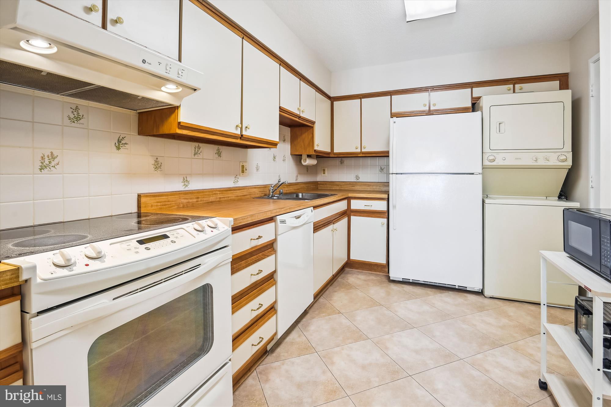 LEISURE WORLD - Residential