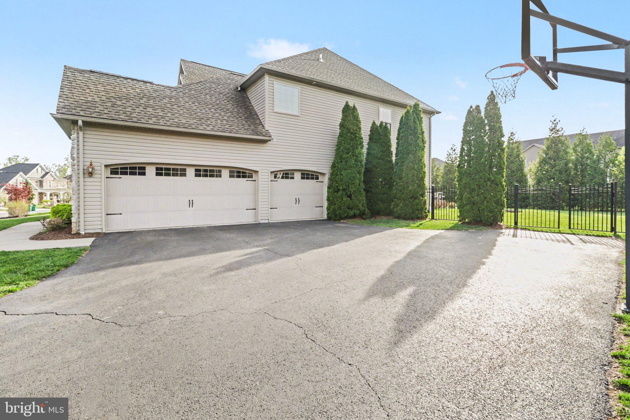 HAMPDEN SUMMIT - Residential