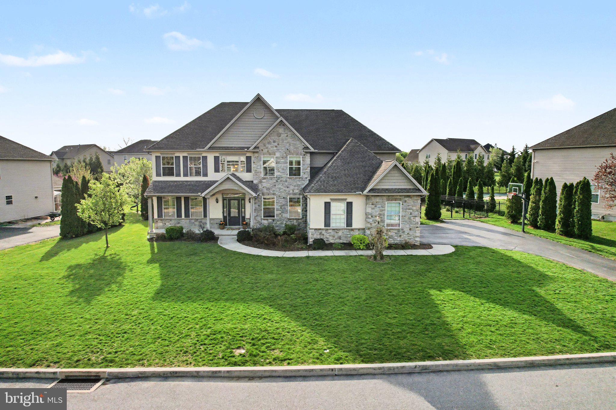 HAMPDEN SUMMIT - Residential