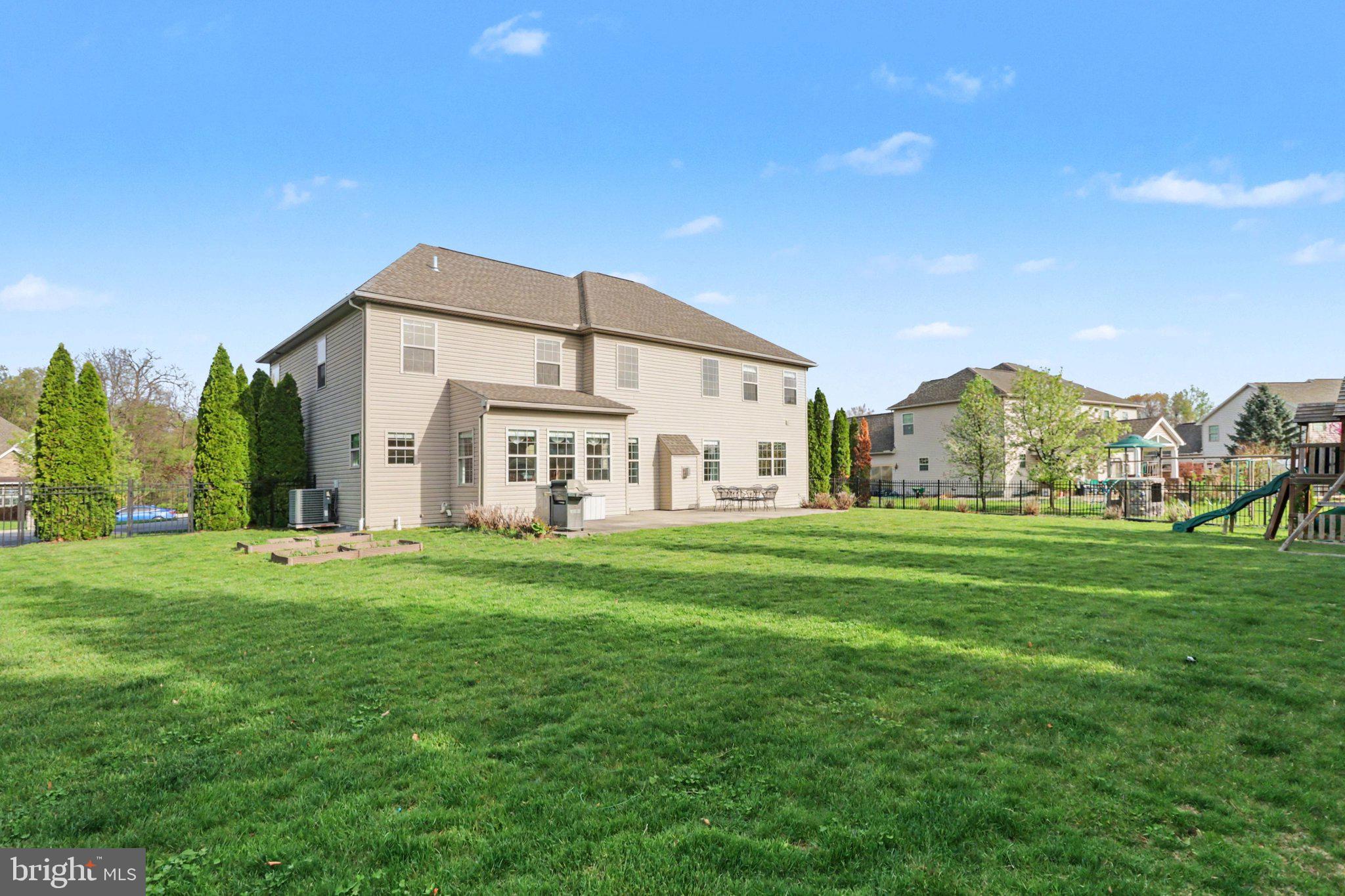 HAMPDEN SUMMIT - Residential