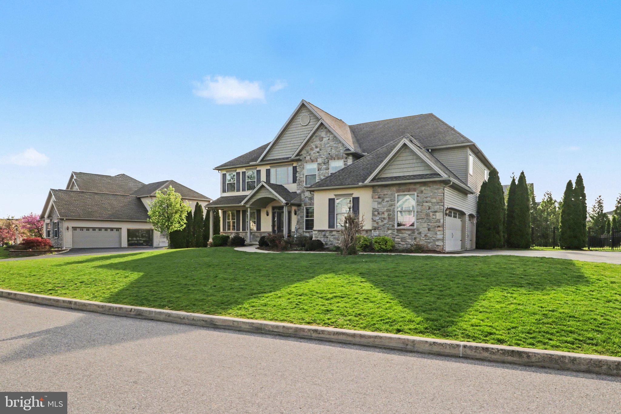 HAMPDEN SUMMIT - Residential