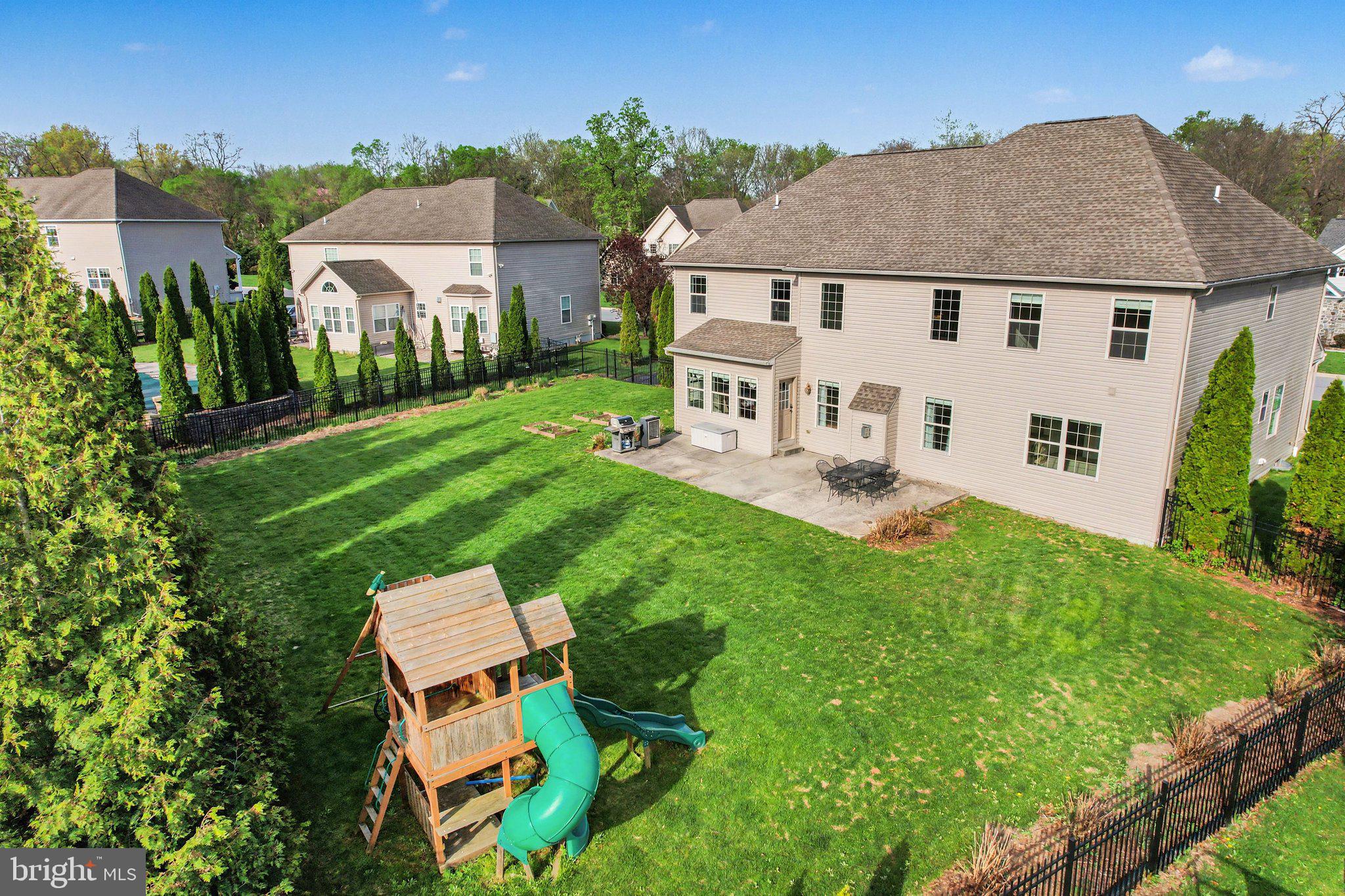 HAMPDEN SUMMIT - Residential