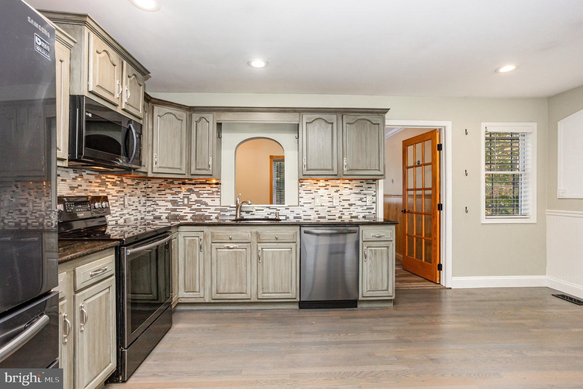 KENSINGTON COURTS - Residential