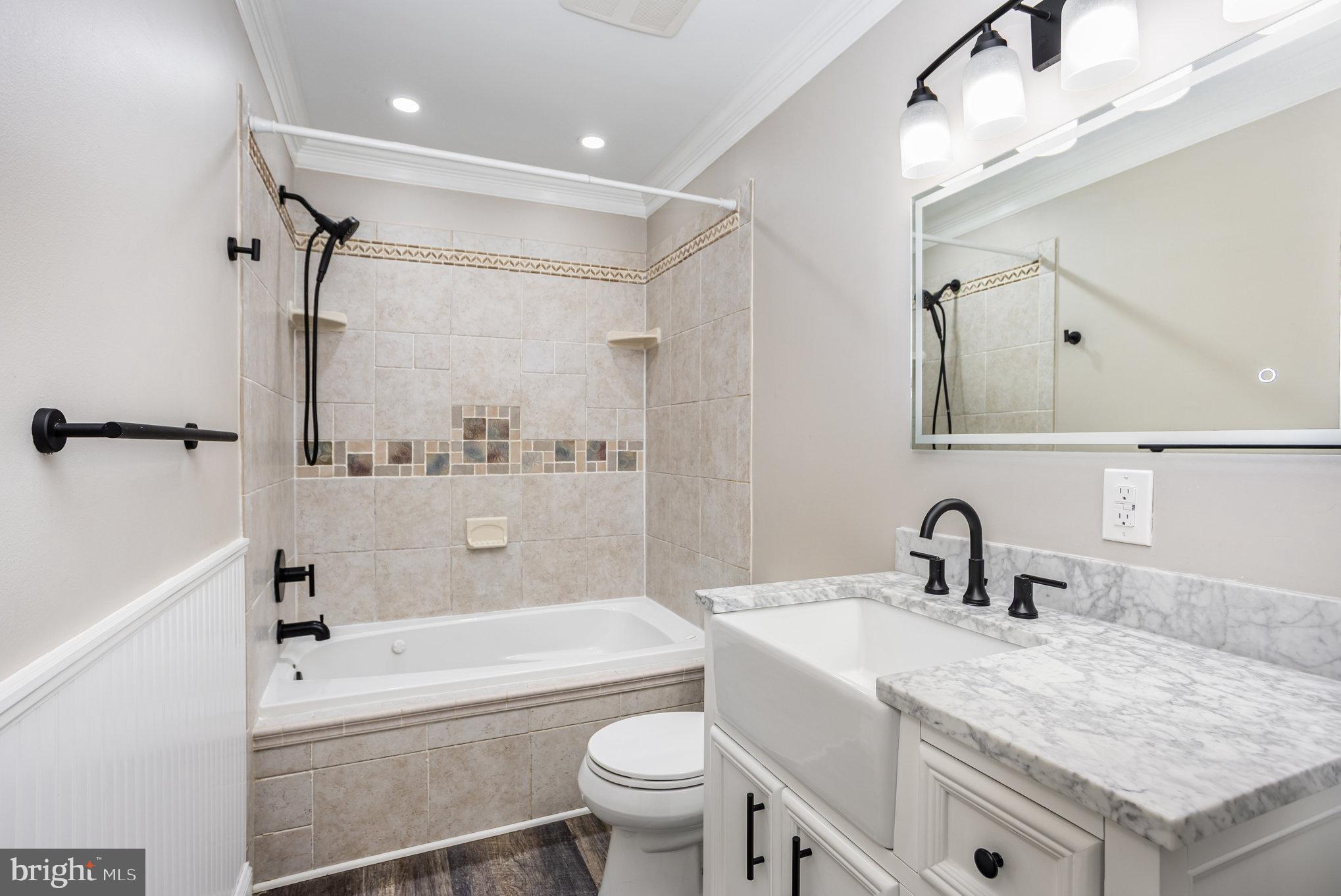 KENSINGTON COURTS - Residential