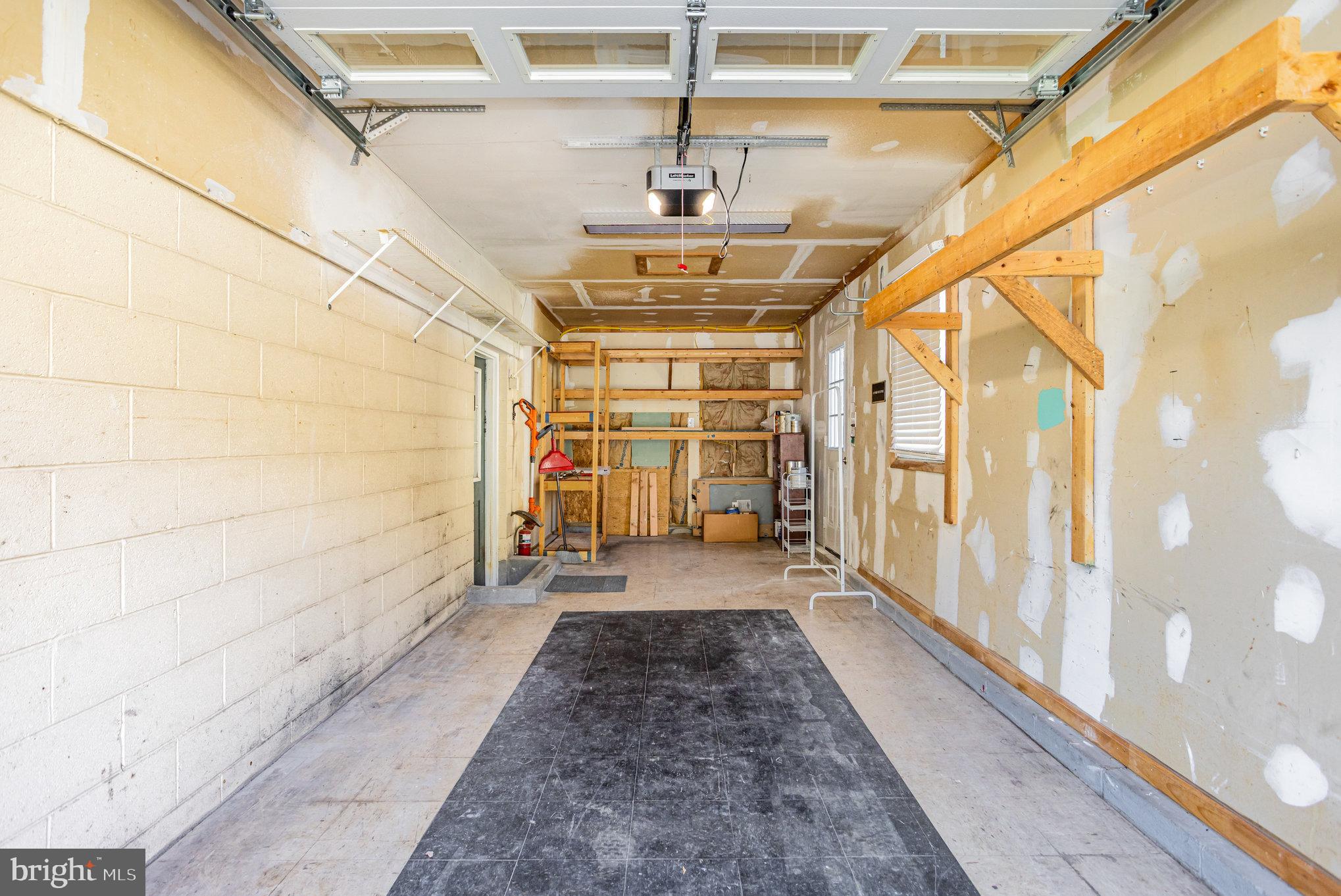 KENSINGTON COURTS - Residential