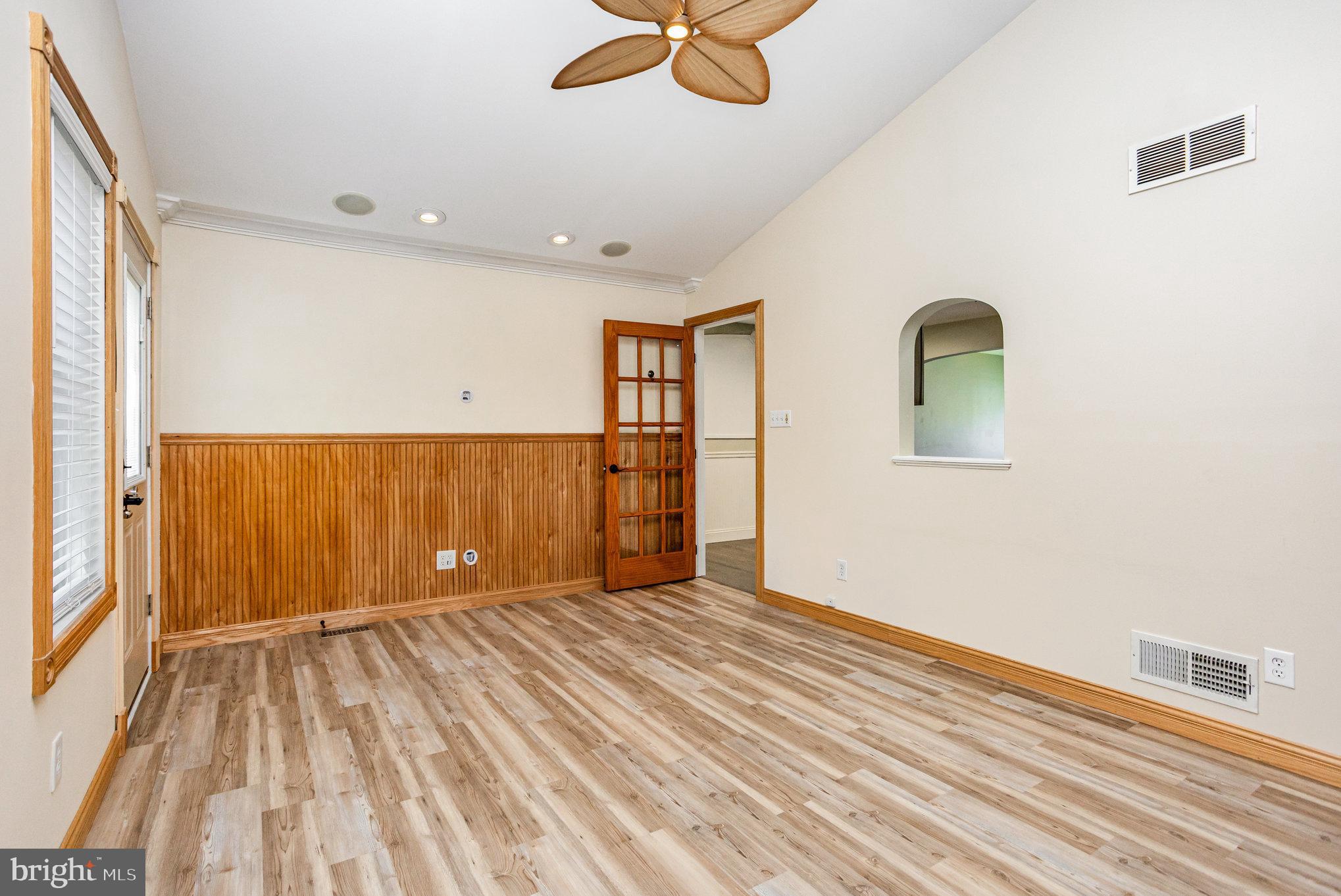 KENSINGTON COURTS - Residential