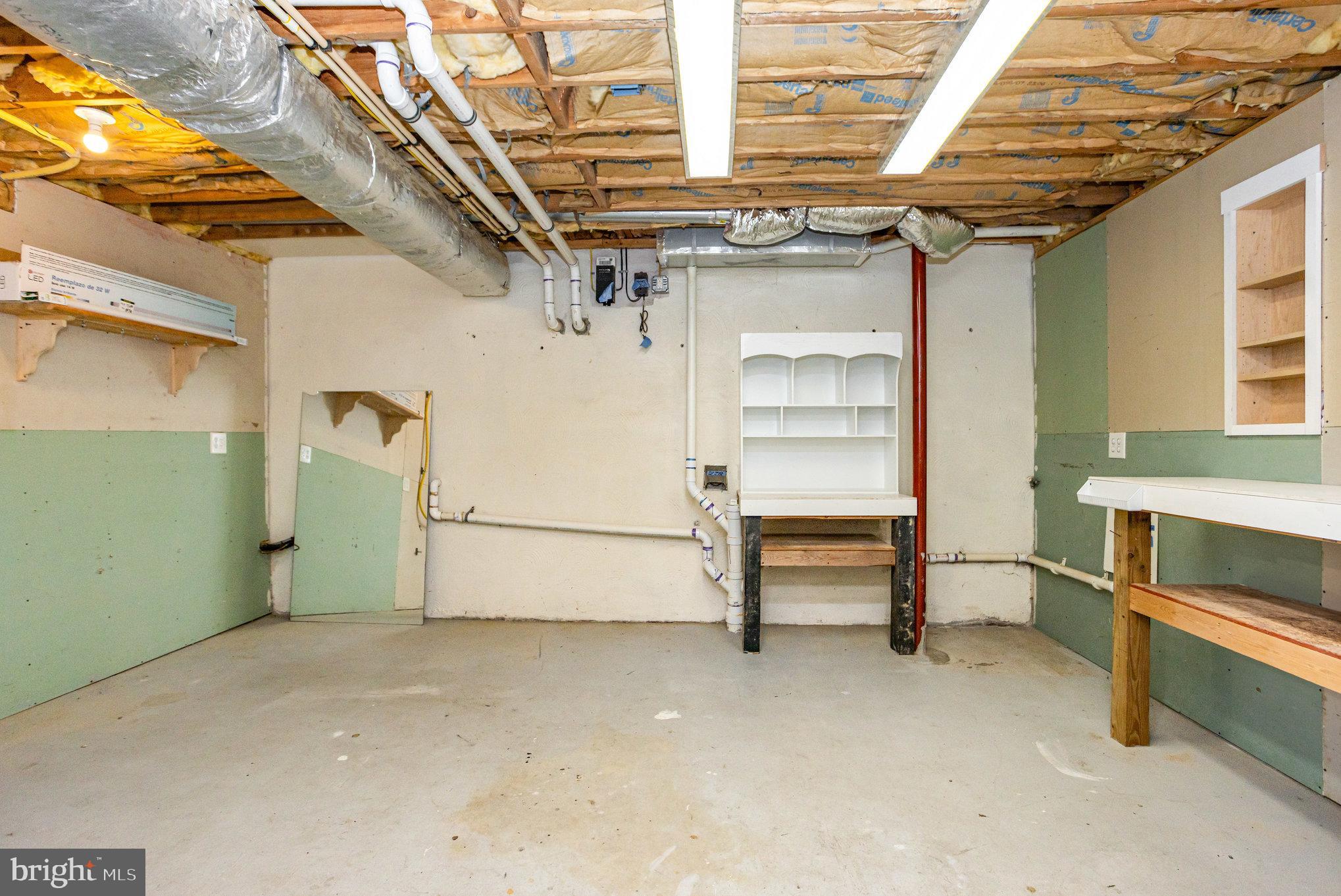 KENSINGTON COURTS - Residential