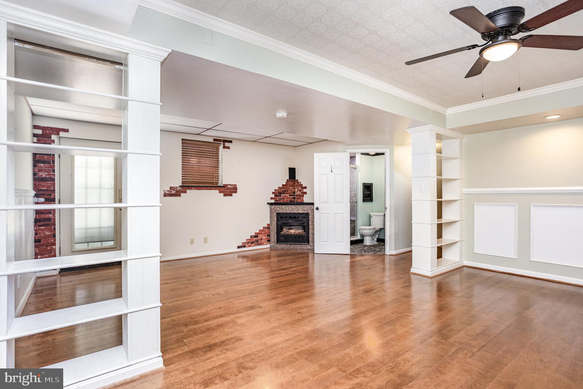 KENSINGTON COURTS - Residential