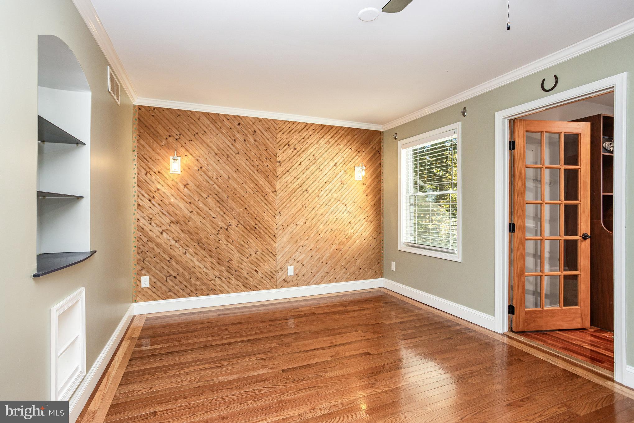 KENSINGTON COURTS - Residential