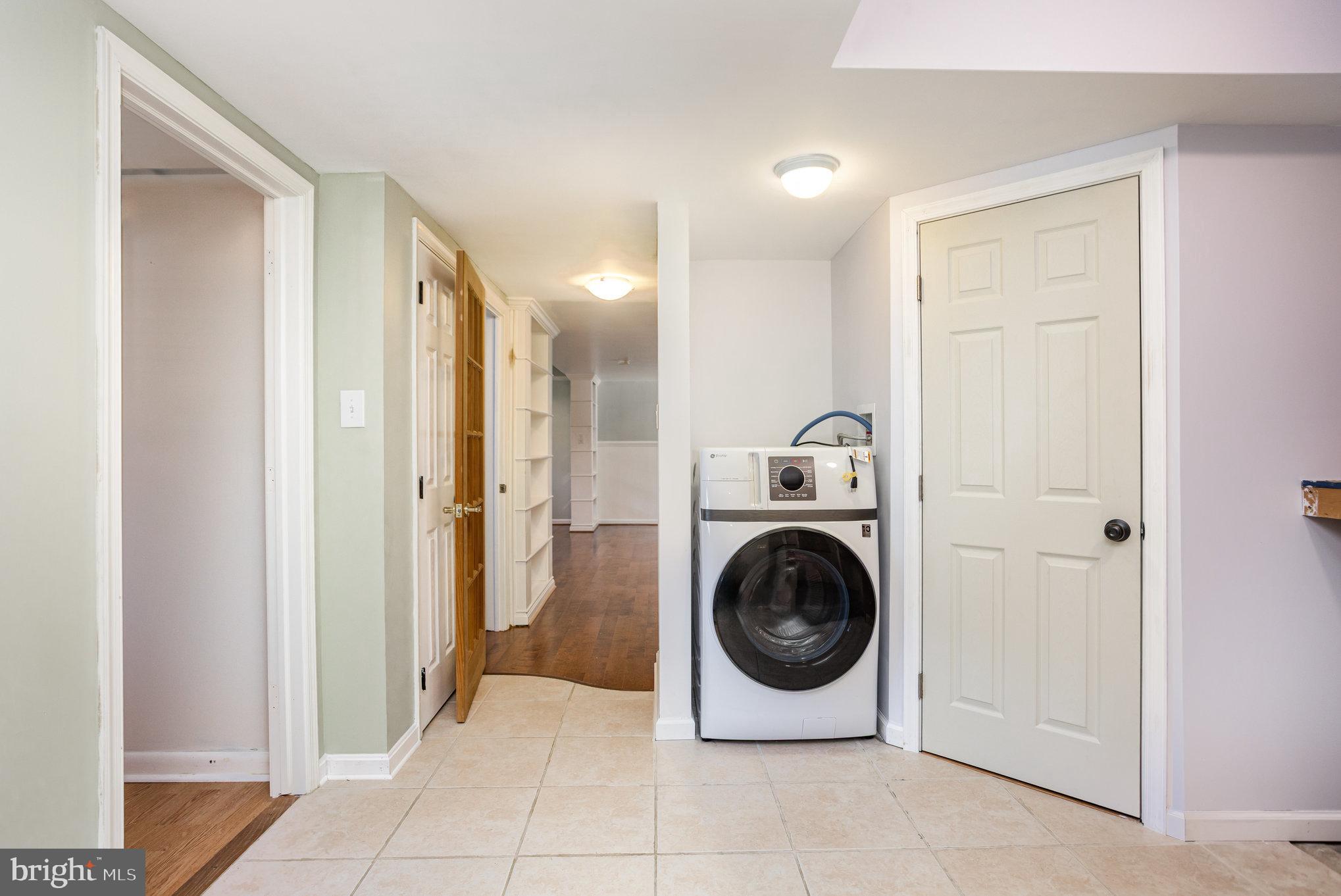 KENSINGTON COURTS - Residential