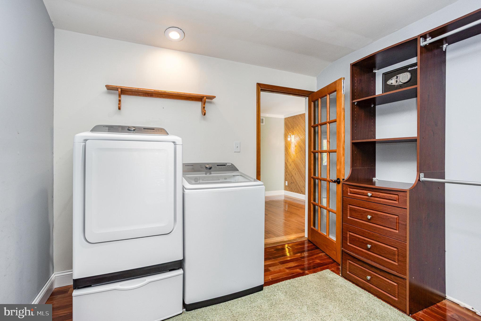 KENSINGTON COURTS - Residential