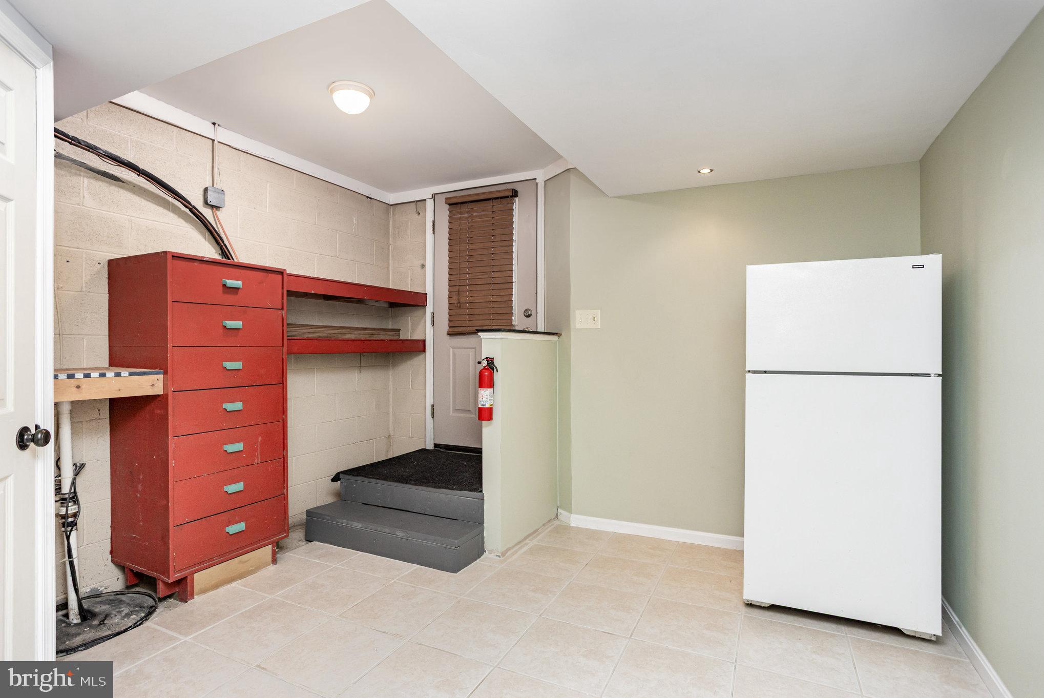 KENSINGTON COURTS - Residential