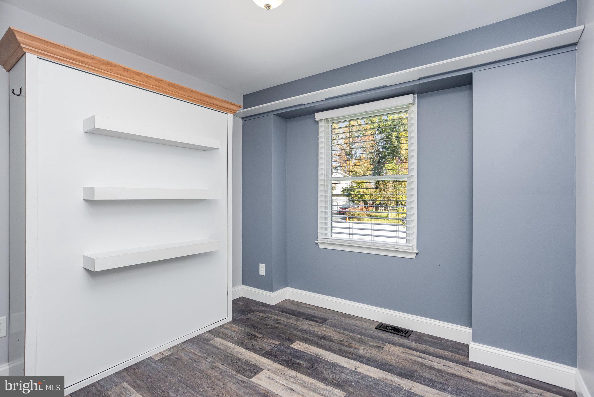 KENSINGTON COURTS - Residential