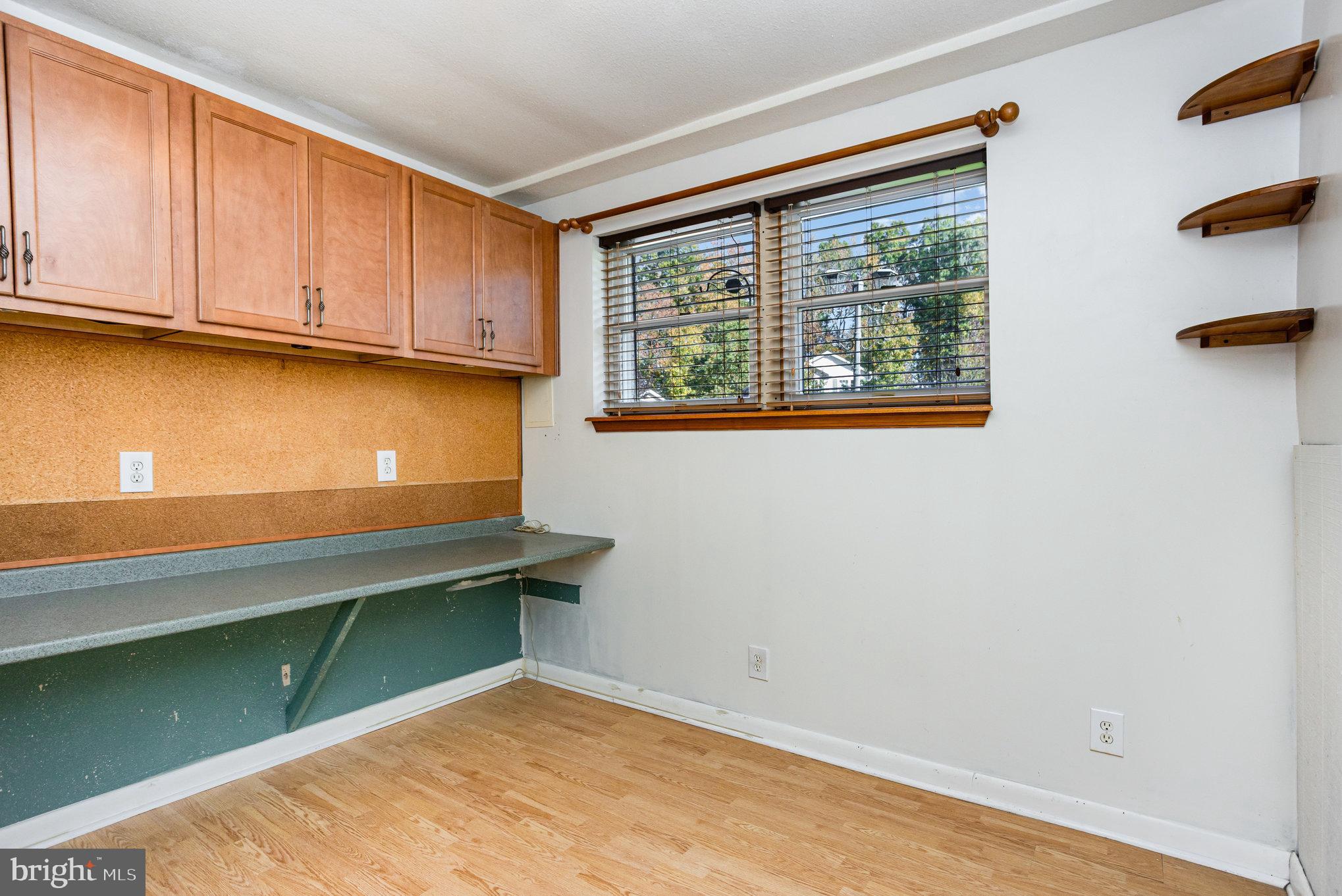 KENSINGTON COURTS - Residential