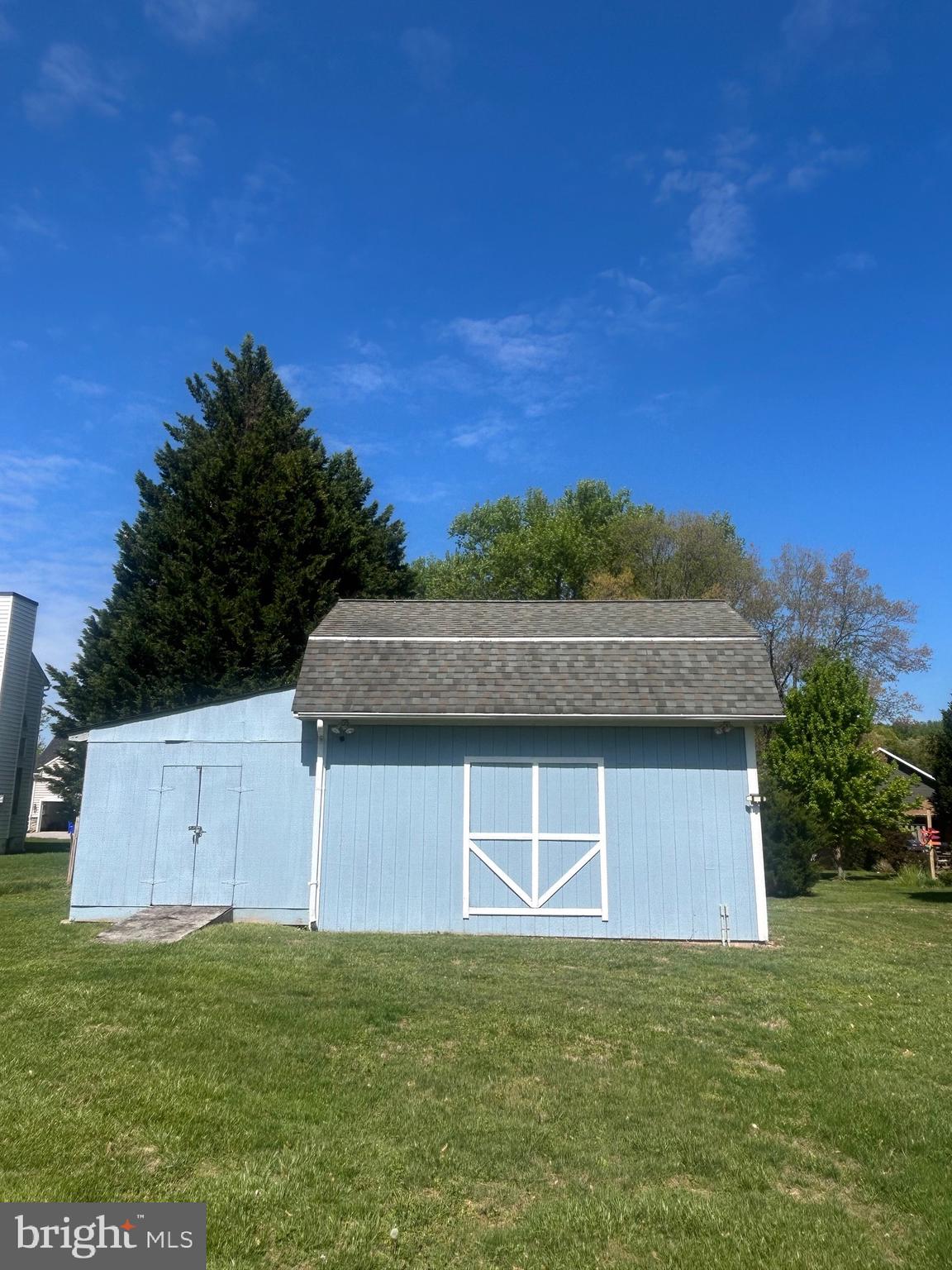 6122 THOMPSON DRIVE